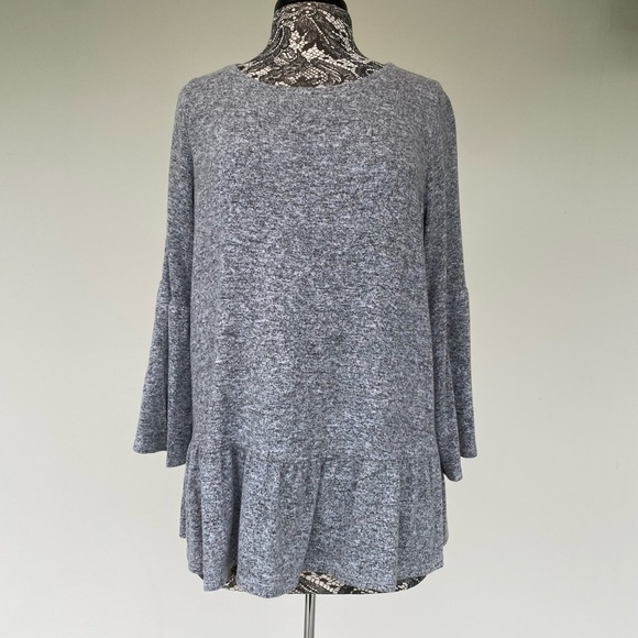 Gray Relaxed Fit Tunic with Ruffled Sleeves by Gibson size XL - Picture 1 of 4